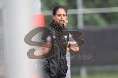 Testspiel ; 3. Liga; FC Ingolstadt 04 - VfR Mannheim; Cheftrainerin Sabrina Wittmann (FCI) an der Seitenlinie, Spielerbank
