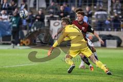 3. Liga; TSV 1860 München - FC Ingolstadt 04; Sebastian Grönning (11, FCI) Torchance verpasst Hiller Marco (1 TSV) kommt zum Ball, Glück Michael (35 TSV)