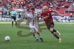 3. Liga; FC Ingolstadt 04 - Viktoria Köln; Tobias Bech (11, FCI) Zweikampf Kampf um den Ball Sontheimer Patrick (6 Köln)