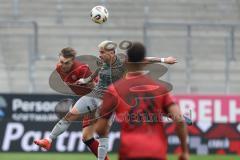 3. Liga; FC Ingolstadt 04 - Alemannia Aachen; Zweikampf Kampf um den Ball Jasper Maljojoki (23, FCI) Castelle Niklas (44 AA)