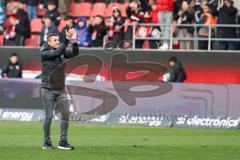 3. Liga; FC Ingolstadt 04 - 
SV Sandhausen; Sieg Jubel Freude  4:0 Spieler bedanken sich bei den Fans Cheftrainer Michael Köllner (FCI)