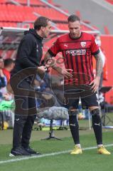 3.Liga - Saison 2022/2023 - FC Ingolstadt 04 -  SV Meppen - Cheftrainer Rüdiger Rehm (FCI) und Patrick Schmidt (Nr.9 - FCI) im Gespräch während des Spiels - Foto: Meyer Jürgen