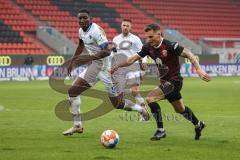 2.BL; FC Ingolstadt 04 - SV Darmstadt 98; Florian Pick (26 FCI) Zweikampf Kampf um den Ball Pfeiffer Patric (5 SVD)