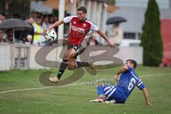 Kreisliga - Saison 2026/27- Türkisch SV Ingolstadt - SV Hundszell - Peter Veit rot Türkisch  - Luca Kammerer blau Hundszell - Foto: Meyer Jürgen