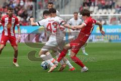 3. Liga - Saison 2023/24 - Rot-Weiss Essen - FC Ingolstadt 04 -  - Felix Keidel (Nr.43 - FCI) - Sandro Plechaty (#21 Essen) - Foto: Meyer Jürgen