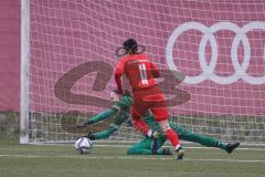 Bayernliga - Frauen - Saison 2022/2023 - FC Ingolstadt 04 II  - TSV Schwaben Augsburg - Melisah Karacubuk rot FCI - Sarah Reißner
 Torwart Augsburg - Foto: Meyer Jürgen