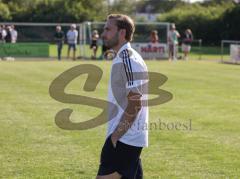 Relegation - Saison 2025/26 - SV Karlskron - FC Geisenfeld - Das Spiel ist aus - Geisenfeld steigt auf - jubel -  - Traurige Gesichter bei Karlskron - Max Seitle Trainer Karlskron - Foto: Meyer Jürgen