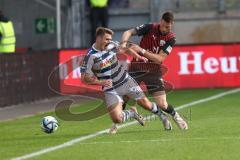 2023_11_11 - 3. Liga - Saison 2023/24 - MSV Duisburg - FC Ingolstadt 04 - Ryan Malone (Nr.16 - FCI) - Benjamin Girt (Nr. 31 -  MSV Duisburg) - Foto: Meyer Jürgen