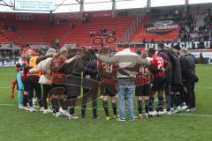 3.Liga - Saison 2022/2023 - FC Ingolstadt 04 -  - FC Freiburg II - Die Mannschaft bildet einen Kreis nach dem Spiel - Enttäuscht - Spruchband - Choreo - Fans - Banner - Foto: Meyer Jürgen