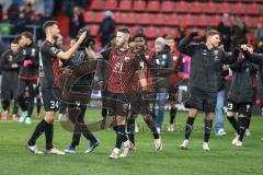 3. Liga; FC Ingolstadt 04 - 
Rot-Weiss Essen; Sieg Jubel Freude Spieler bedanken sich bei den Fans, Ehrenrunde, Lukas Fröde (34, FCI) Ryan Malone (16, FCI) Bryang Kayo (48, FCI) Benjamin Kanuric (8, FCI)