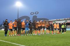 3. Liga; VfB Lübeck - FC Ingolstadt 04; Sieg Jubel Freude Spieler bedanken sich bei den Fans Tanz