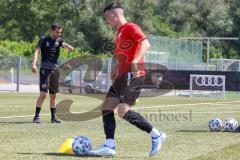 Bayernliga Süd - Saison 2022/2023 - FC Ingolstadt 04 II -  Trainingsauftakt - Käs Alexander Trainer FCI gibt Anweisungen - Foto: Meyer Jürgen