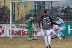 Bezirksliga - Saison 2024/25 - FC Gerolfing - FC Fatih Ingolstadt - Torwart Marco Ernhofer (Nr.22 - FC Fatih) - Anastasios Porfyriadis (Nr.27 - FC Gerolfing) - Muhammed Abasikeles (Nr.24 - FC Fatih) - Foto: Meyer Jürgen