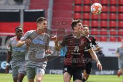 2.BL; FC Ingolstadt 04 - SC Paderborn 07; Merlin Röhl (34, FCI) Denis Linsmayer (23, FCI) Zweikampf Kampf um den Ball