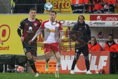 2.BL; SSV Jahn Regensburg - FC Ingolstadt 04; Stefan Kutschke (30, FCI) Steve Breitkreuz (23 Jahn) Cheftrainer Rüdiger Rehm (FCI) hinten an der Seitenlinie, Spielerbank