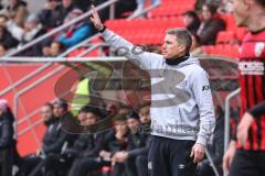 3. Liga; FC Ingolstadt 04 - VfL Osnabrück; an der Seitenlinie, Spielerbank Cheftrainer Tobias Schweinsteiger (VfL)