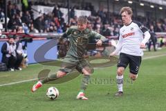 3. Liga; SC Verl - FC Ingolstadt 04; Sturm Angriff Gustav Christensen (24, FCI) Gerhardt Konstantin (31 Verl) stört