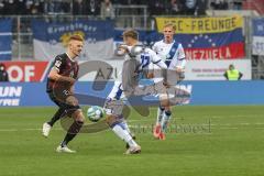 2.BL; FC Ingolstadt 04 - Karlsruher SC; Christian Gebauer (22, FCI) Kobald Christoph (22 KSC) Zweikampf Kampf um den Ball
