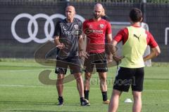 2.BL; FC Ingolstadt 04 - Neuer Cheftrainer Andre Schubert mit Co-Trainer Asif Saric im ersten Training, Cheftrainer André Schubert (FCI) erklärt Übung Nico Antonitsch (5, FCI) Peter Kurzweg (16, FCI)