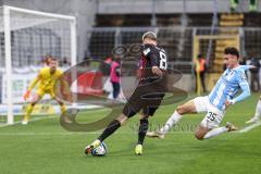 3. Liga; TSV 1860 München - FC Ingolstadt 04; Benjamin Kanuric (8, FCI) Glück Michael (35 TSV) stört Hiller Marco (1 TSV)