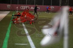 Bayernliga Süd - Saison 2021/2022 - FC Ingolstadt 04 II - VFR Garching - Die Spieler vor dem Spiel beim warm machen - Foto: Meyer Jürgen