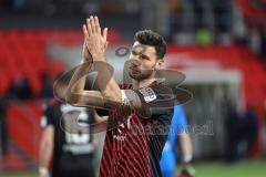 3. Liga; FC Ingolstadt 04 - Erzgebirge Aue; Spieler bedanken sich bei den Fans Lukas Fröde (34, FCI)