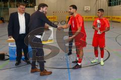 Lotto - Hallen - Bayerncup -  Saison 2022/2023  - Siegerehrung -Christoph Enzmann übergibt den Pokal an die Siegermannschaft FC Fatih Ingolstadt - Akif Abasilkeles -  Foto: Meyer Jürgen