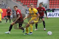 Relegation 1 - FC Ingolstadt 04 - VfL Osnabrück - Dennis Eckert Ayensa (7, FCI) Taffertshofer Ulrich (8 VfL) Zweikampf