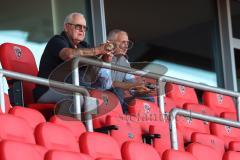 3. Liga; FC Ingolstadt 04 - Alemannia Aachen; vor dem Spiel Vorsitzender des Vorstandes Peter Jackwerth (FCI) Sportdirektor Harald Gärtner (FCI)