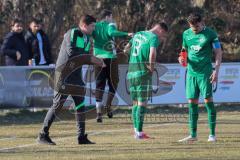 Bezirksliga OBB Nord - SV Manching - FC Schwabing München - Florian Stegmeier Trainer Manching bibt Anweisungen während einer Spielunterbrechung - Rybalko Johann (#3 Manching) - Daniel Spies (#22 Manching) - Foto: Jürgen Meyer