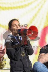 Toto-Pokal Finale; Würzburger Kickers - FC Ingolstadt 04; Sieg Jubel Freude Toto-Pokalsieg Fan Fankurve Cheftrainerin Sabrina Wittmann (FCI) ist in der Fankurve mit Megaphon