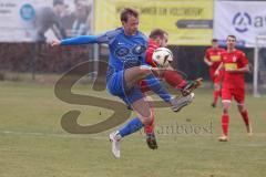 Kreisliga - Saison 2024/25- SV Hundszell - TSV Kösching-  - Jonas Betz rot Kösching - David Weixler blau Hundszell - Foto: Meyer Jürgen