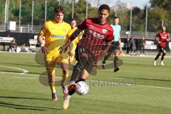 Freundschaftsspiel - Saison 2022/2023 - FC Ingolstadt 04 -  SpVgg Bayreuth - Justin Butler (Nr.31 - FCI) - Patrick Scheder (Nr.26 - SpVgg Bayreuth) - Foto: Meyer Jürgen