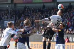 2.BL; Holstein Kiel - FC Ingolstadt 04 - Stefan Kutschke (30, FCI) Lorenz Simon (19 Kiel) Zweikampf Kampf um den Ball