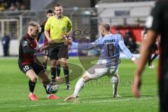 3. Liga; TSV 1860 München - FC Ingolstadt 04; Zweikampf Kampf um den Ball Torchance Max Dittgen (10, FCI) Starke Manfred (8 TSV) stört