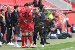 3. Liga; FC Ingolstadt 04 - SV Waldhof Mannheim; Cheftrainerin Sabrina Wittmann (FCI) wechselt Julian Kügel (29, FCI) Lukas Fröde (34, FCI) ein