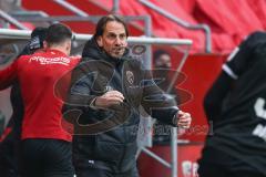 2.BL; FC Ingolstadt 04 - SV Darmstadt 98; aufgeregt Cheftrainer Rüdiger Rehm (FCI) an der Seitenlinie, Spielerbank