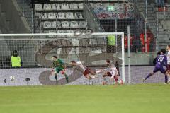 3. Liga; Erzgebirge Aue - FC Ingolstadt 04; Tor Jubel Treffer für Aue durch Fabisch Jonah (20 Aue), Torwart Kai Eisele (25, FCI) Mattis Hoppe (2, FCI) Lukas Fröde (34, FCI)