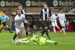 3. Liga - SC Verl - FC Ingolstadt 04 - Fatih Kaya (9, FCI) zu spät, Torwart Brüseke Robin (32 Verl) hält