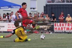 * Testspiel - 3. Liga - Saison 2025/26 - FC Ingolstadt 04 - VFB Eichstätt - Deniz Zeitler (Nr.38 - FC Ingolstadt 04) - Torwart Felix Junghans (Nr.1 - VFB Eichstätt) - Foto: Meyer Jürgen