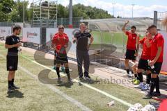 Bayernliga Süd - Saison 2022/2023 - FC Ingolstadt 04 II -  Trainingsauftakt - Dietmar Beiersdorfer Geschäftsführer Sport & Kommunikation spricht zu den Spielern nach dem Training - Käs Alexander Trainer FCI links -  Foto: Meyer Jürgen