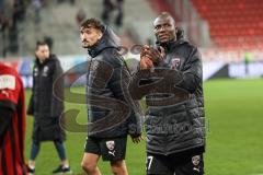 3. Liga; FC Ingolstadt 04 - Hallescher FC; Sieg Jubel Freude Spieler bedanken sich bei den Fans, Ehrenrunde, Tanz Moussa Doumbouya (27, FCI) Arian Llugiqi (25, FCI)