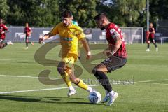 Freundschaftsspiel - Saison 2022/2023 - FC Ingolstadt 04 -  SpVgg Bayreuth - Pascal Testroet (Nr.37 - FCI) - Marcel Götz (Nr.27 - SpVgg Bayreuth) - Foto: Meyer Jürgen