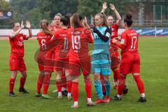 2. Fußball-Liga - Frauen - Saison 2022/2023 - FC Ingolstadt 04 - RB Leipzig - Die Mannschaft beim abklatschen vor dem Spiel - Foto: Meyer Jürgen