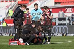 2.BL; FC Ingolstadt 04 - SV Sandhausen; Hans Nunoo Sarpei (18 FCI) verletzt Dennis Eckert Ayensa (7, FCI) Dr. Stephan Ehler