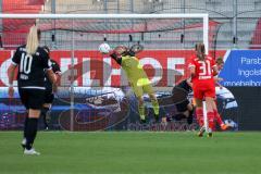 DFB - Pokal - Frauen - Saison 2022/2023 - FC Ingolstadt 04 -  FC Bayern München - Torwart Daum Anna-Lena (Nr.22 - FC Ingolstadt 04 ) - Georgia Stanway (Nr.31 - FC Bayern München) - Foto: Meyer Jürgen