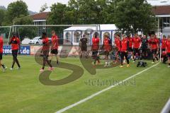 3.Liga - Saison 2023/2024 - Training in Berching - FC Ingolstadt 04 - Die Mannschaft geht zum Mittelkreis -  - Foto: Meyer Jürgen