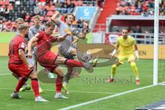 3. Liga; FC Ingolstadt 04 - SSV Jahn Regensburg; Zweikampf Kampf um den Ball Strauss Felix (4 SSV) Simon Lorenz (32, FCI) Seidel Nick (33 SSV) Torchance verpasst Yannick Deichmann (20, FCI)