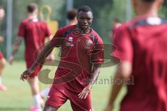 3. Liga; FC Ingolstadt 04 - Trainingsauftakt nach Sommerpause; Neuzugang Obed Ugondu (17, FCI)