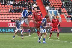 3. Liga - Saison 2025/26 - FC Ingolstadt 04 - Energie Cottbus - Jonas Scholz (Nr.15 - FCI) - Dominik Pelivan (Nr.5 - FC Energie Cottbus) - Foto: Meyer Jürgen